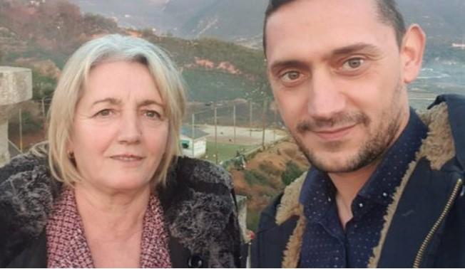 Nëna iu vra me breshëri kallashnikovi në lokalin e Fatjon Muratit, flet për herë të parë i biri: Mami kishte shkuar të merrte kafe…