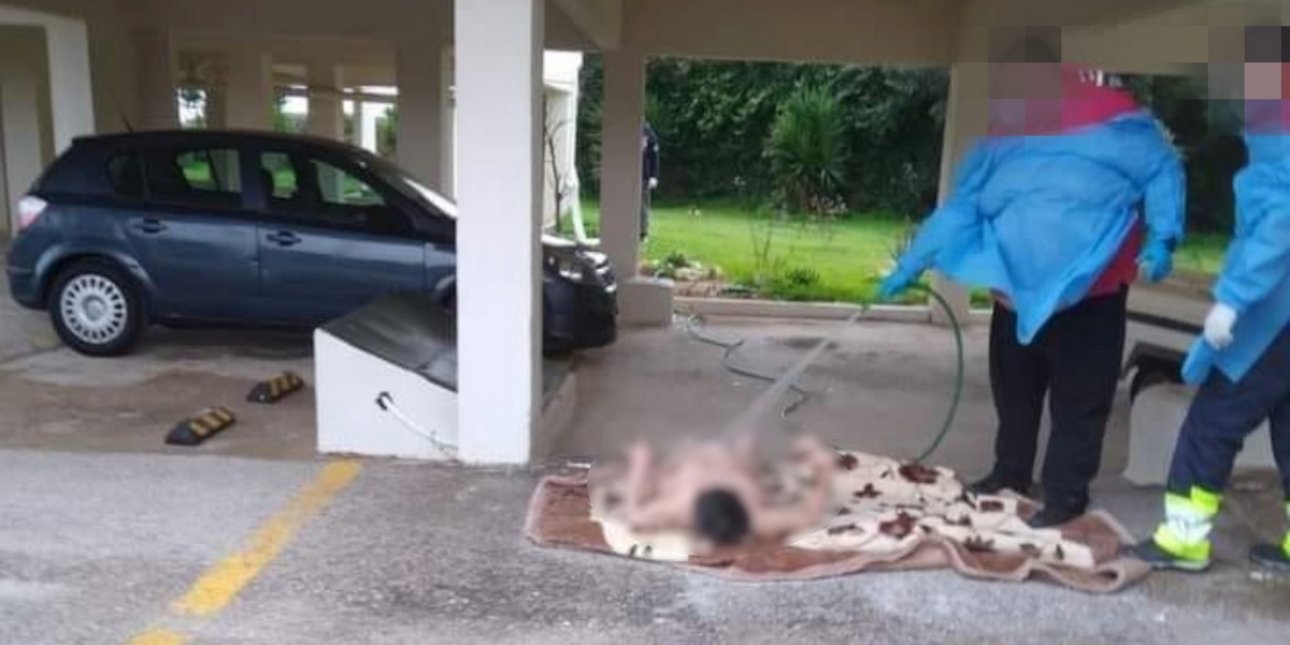 Infermierët lajnë me zorrë uji të moshuarën e sëmurë që jetonte vetëm