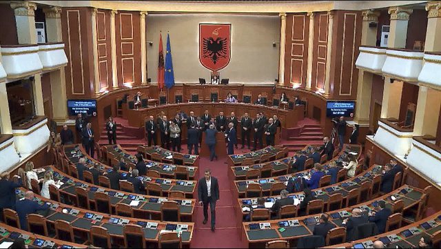 Sot 24 orë debat me Ramën për çështjen McGonigal në Kuvend!