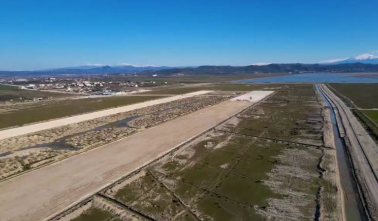 Investigimi i “VOA”: Aksionet e kushtueshme të aeroportit të Vlorës u shit për një çmim minimal!