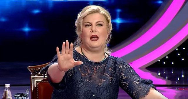 VIDEO/ “E ke shtypur a jo? Po e kam shtypur, si i bëra kalamajtë unë”! Debat me “pullë të kuqe” në emision