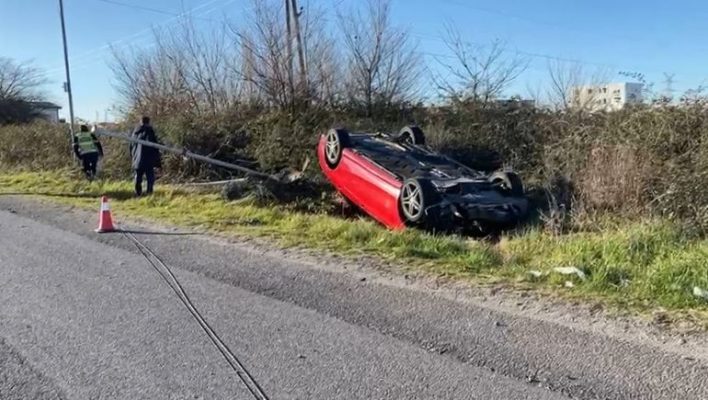 Aksident në Fushë Krujë-Thumanë, shoferi humb drejtimin e mjetit, ndërron jetë pasagjerja