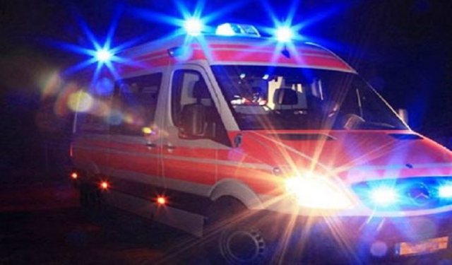Plagosje në Shijak, i riu ndërhyn në sherrin mes kushëririt dhe fqinjit të tij, 45-vjeçari i ngul thikën (EMRI)