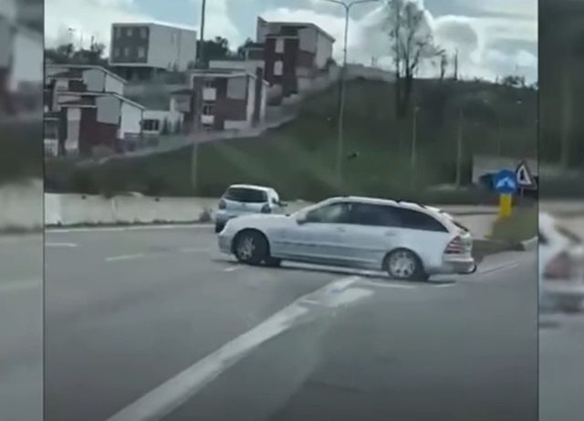 Qarkullonte në sens të kundërt, shoferi gjobitet dhe i pezullohet patenta për 16 muaj