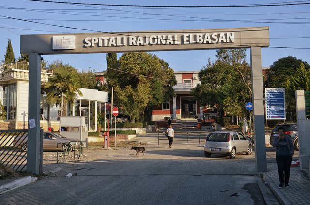 Burri ushtroi dhunë ndaj saj, gruaja merr hidhet nga dritarja e banesës