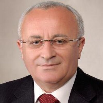Ish deputeti Pilo Keri viagra dhe femra me paratë e tenderave klientelistë që i jep Hajdari i Kuçovës, krushku i Ferrës pazar edhe me varret e qytetit
