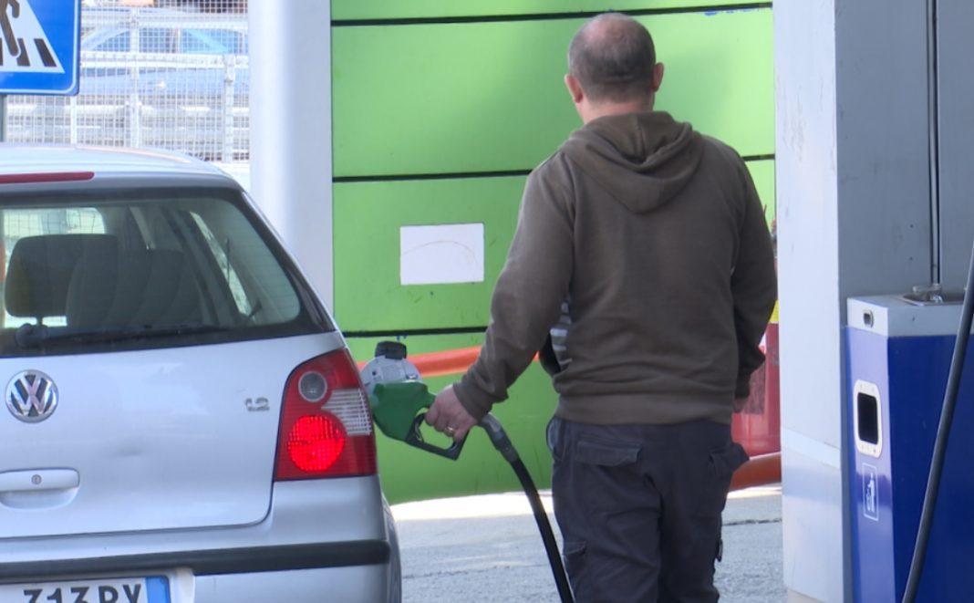 Bordi ndryshon përsëri çmimet e karburanteve, ulet nafta, ja sa do shiten benzina dhe gazi