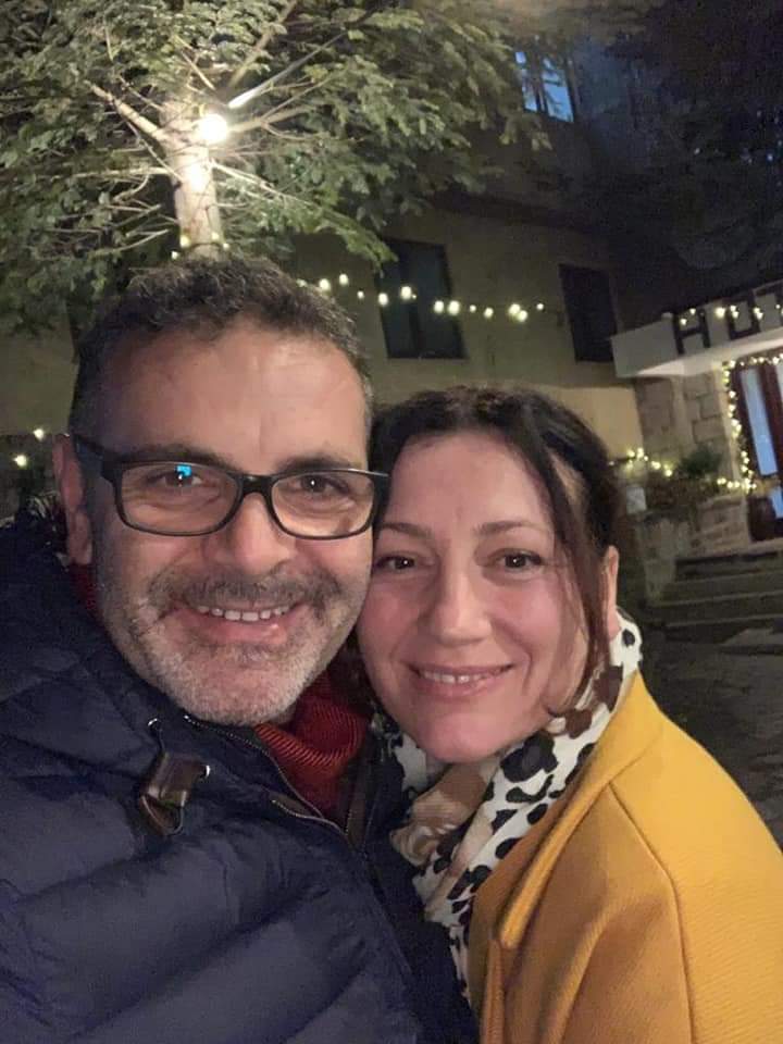 Sonila e Florenc Sharka ‘mbërthejnë’ Jorgo Goron, 800 milionë lekë për një sallë bashkie, përjashtohen ofertat më të ulëta