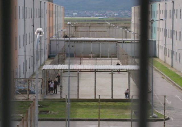 Vdes 52-vjeçari në burgun e Fierit!