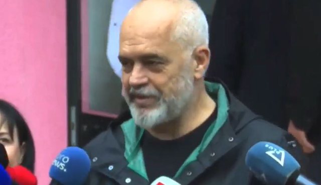Votoi në Surrel, Rama jep mesazhin për KQZ: Uroj që mos të kenë penguar votimet, problemet me aparaturat të mos dekurajojnë zgjedhësit