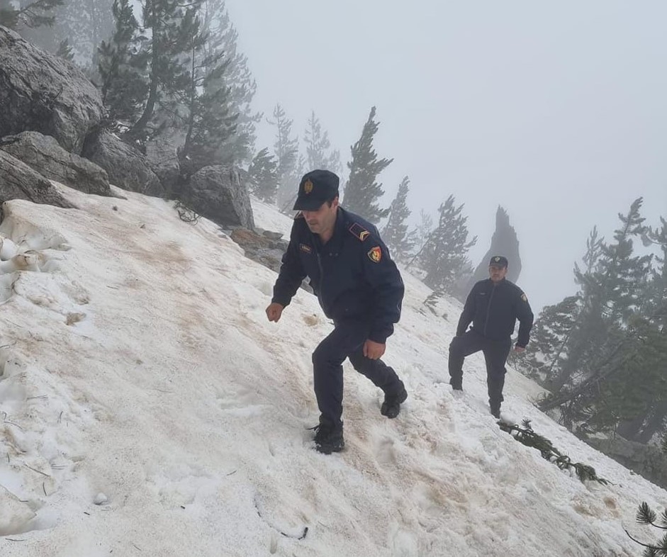E rëndë në Tropojë, bien në greminë dhe vdesin dy turistet e huaja
