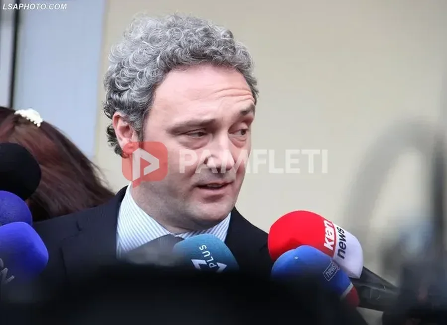 E priste humbjen/ Bardh Spahia firmosi tenderët e fundit 1 milionë Euro, ditën e shtunë, 1 ditë para zgjedhjeve
