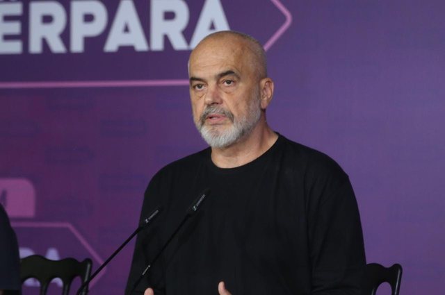 Tensionet në veri të Kosovës/ Rama del me mesazhin e fortë: Po ecet në shteg të rrezikshëm
