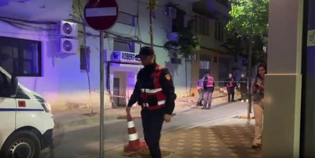 Sherr me armë mes të rinjve në Lezhë, një i plagosur