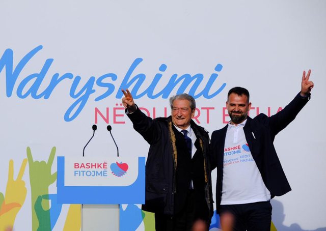 Përplasje në Roskovec, kandidati i “Bashkë Fitojmë” godet me grushta dy qytetarë!