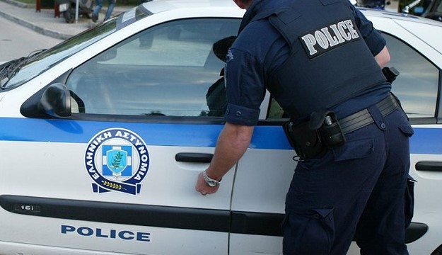 26-vjeçarja greke paguan shqiptarin dhe dy të tjerë për t’i rrahur ish-partnerin