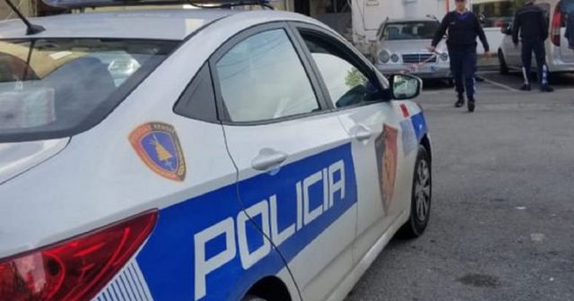 Plagosi me thikë dy bashkëmoshatarë në Sarandë, identifikohet autori (Emri)