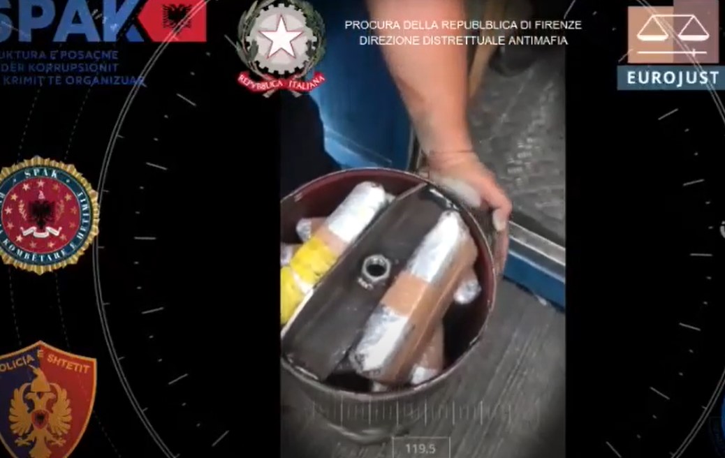 2.7 milionë euro drogë e sekuestruar, SPAK nxjerr pamjet e operacionit që çoi në pranga 20 persona, mes tyre një polic (EMRI)