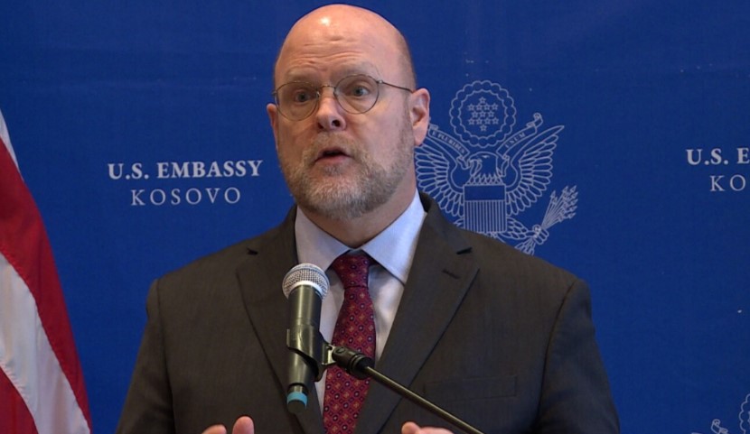 Ambasadori amerikan takohet me Kurtin: Po mendojmë si ta inkurajojmë Kosovën ta bëjë atë që duhet