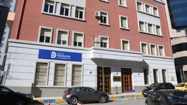 Pas tensioneve dhe përplasjeve në PD, japin dorëheqjen edhe dy anëtarë të kryesisë