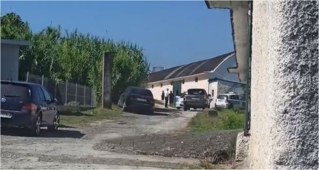 Eksploziv në Mamurras në objektin e një kantine vere, roja konstaton materialin shpërthyes dhe detonatorin