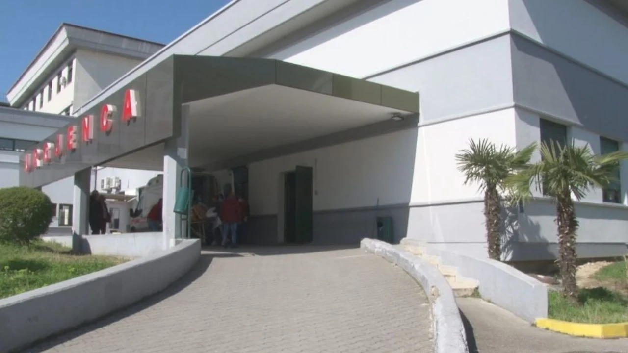 E braktisur nga partneri, 23-vjeçarja në Durrës shkon të lindë foshnjën dhe kërkon ta lërë në spital