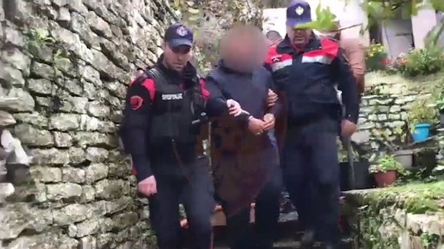 Rrihet brutalisht shefi i Policisë së Bulqizës!