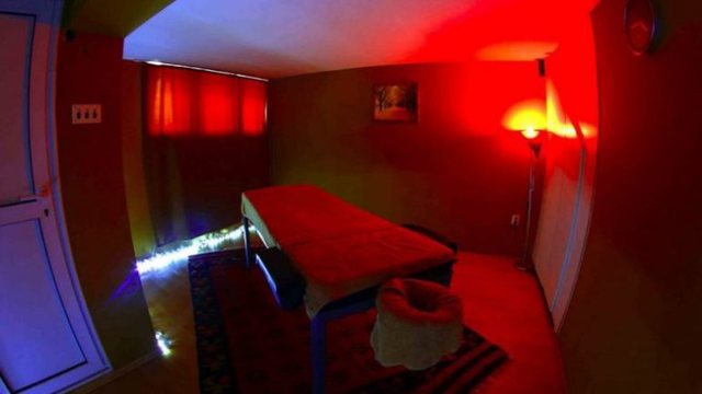 Prostitucion në qendrën e masazheve në rrugën “Bardhyl”, arrestohet 24-vjeçarja, shpallet në kërkim administratori