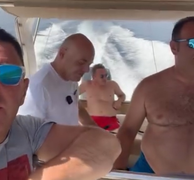 Videoja / Vesho mallisti duke kërkuar Tigrin me skaf (mos e humbisni)