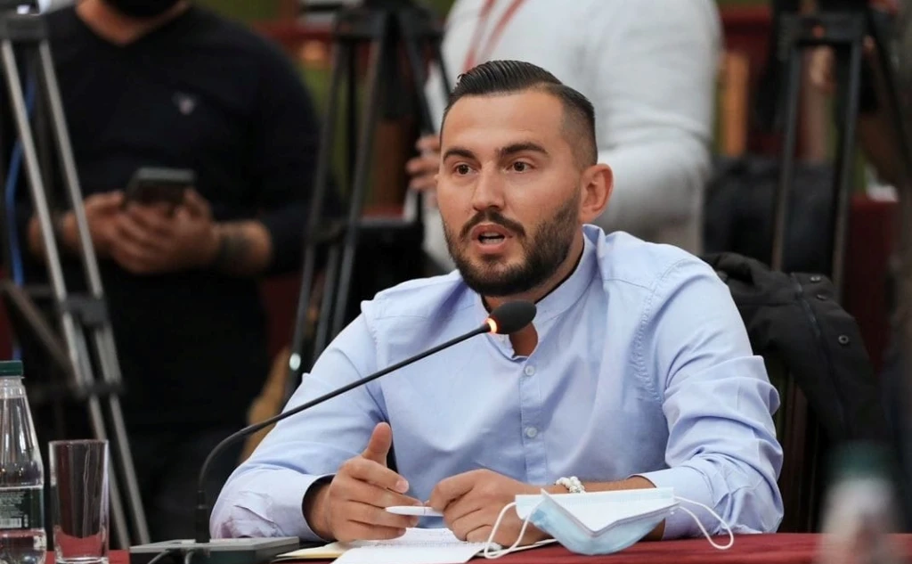 Gazetari publikon emrat: Ervin Muça vodhi të dhënat e sistemit TIMS në Policinë e Shtetit, nxori edhe listën e pagave. Si u rikthye në polici