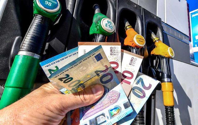 Koncesioni i markimit të karburanteve shtyhet me një vit, shqiptarët do të paguajnë edhe 40 mln euro