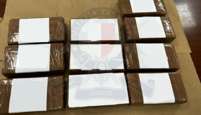 Po shkëmbenin 10 kg kokainë, prangoset shqiptari dhe dy italianë në Maltë