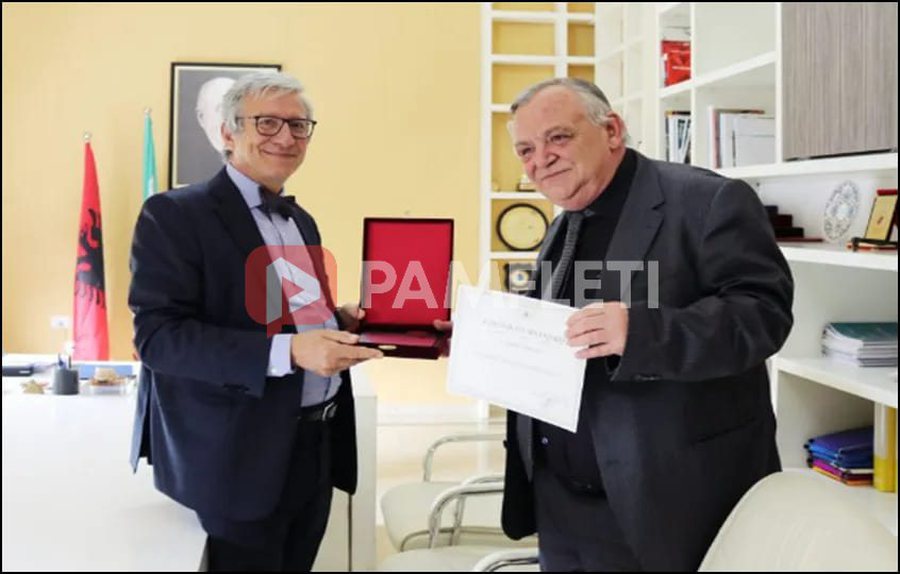 Vjedhje me ceremoni, Manastirliu dhe rektori Gjata dekoruan bosin italian të koncensionit të sterilizimit pasi finalizuan aferën