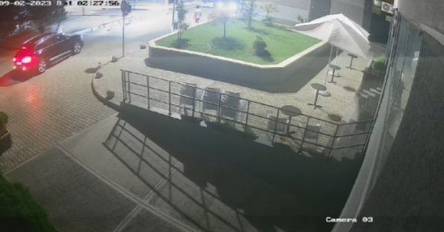 “Të mbeta në dorë o Bekim“, Pamjet e reja nga dhuna barbare: Polici PËRGJËROHEJ të ndalonin (dëgjohen ulërima e të qara)