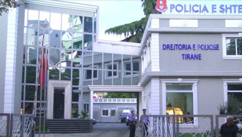 Policia e Kamzës arreston 2 personat që futën të miturin në makinë dhe i morën me dhunë varësen e floririt