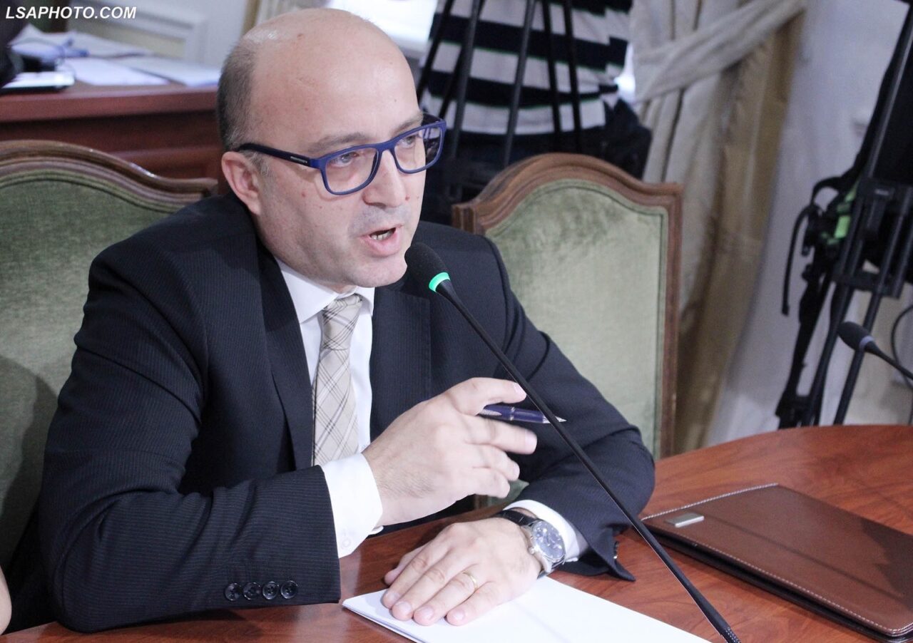 Operacioni mbarëkombëtar “Tempulli”, a do t’i lirojë në sallën e gjyqit sic e ka zakon gjyqtari Hektor Sinanaj të pandehurit? (Vendi “sekret” në Muradie ku bëhen pazaret)