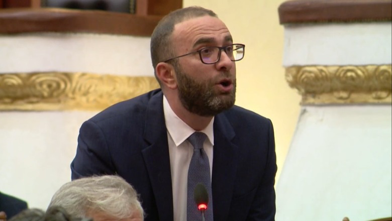 Kuvend/ Debat për kreun e grupit të PD, Bardhi kërkon të lexohet kërkesën e 27 deputetëve! Felaj: Nuk e zgjedhim ne