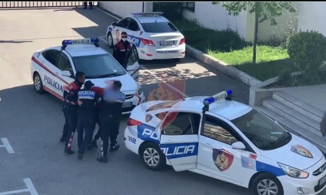 “3500 euro ose publikojmë videot!” Arrestohen dy të rinj në Tiranë, shantazhonin një 63-vjeçar