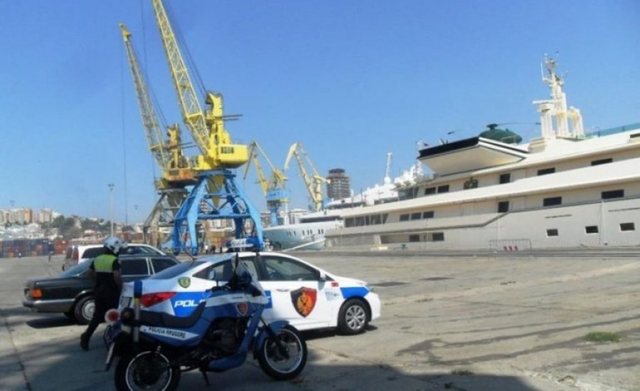 Bllokohen 250 mijë euro në Durrës, u gjetën në një autobus