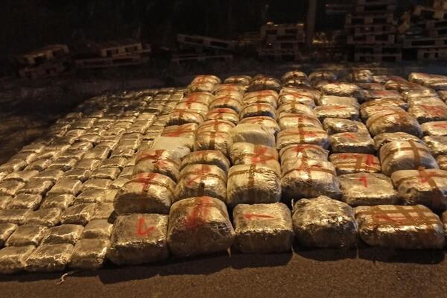Ishte nisur drejt Austrisë, bllokohet kamioni me 300 kg drogë në doganën e Malit të Zi; arrestohen babë e bir nga Durrësi