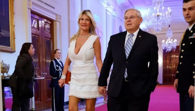 Akuzat për ryshfet, Bob Menendez jep dorëheqjen si kryetar i Senatit Amerikan për Marrëdhëniet me Jashtë