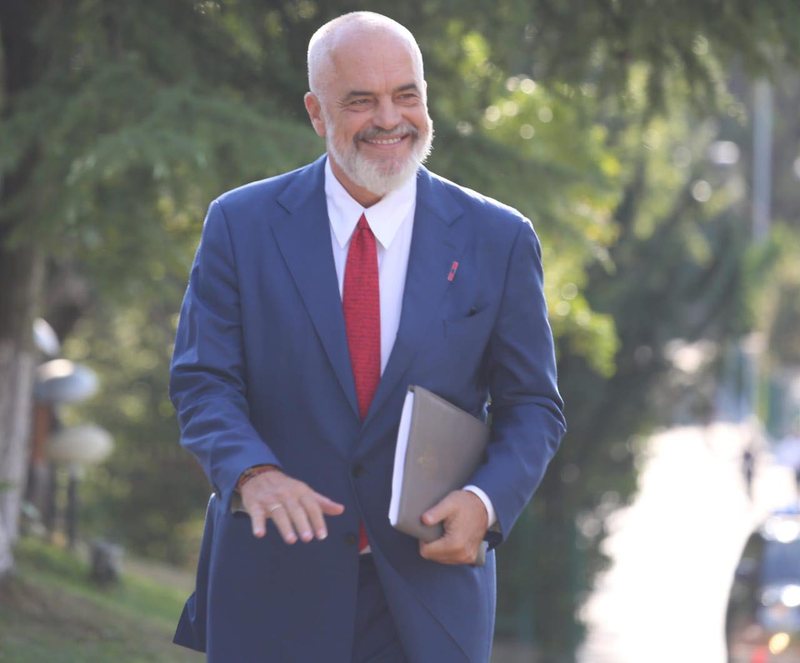 Edi Rama ndryshon gjysmën e qeverisë, ja ministrat e rinj, kush ikën dhe kush vjen