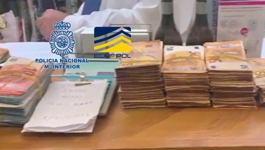 Spanjë/ Europol godet grupin kriminal që financonte trafikantët shqiptarë të mbillnin kanabis! Brenda një viti qarkulluan rreth 65.5 mln euro