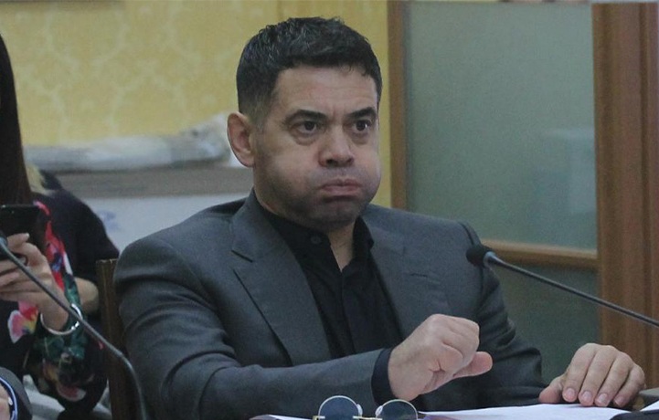 Arben Ahmetaj bën shaka nga arratia, pyet se kush i mori paratë e inceneratorëve përmes Belo Ezmerit dhe marmitës mediatike. Ja përgjigja në dosjen e SPAK-ut