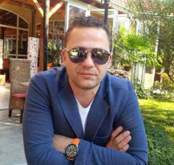 ‘Gysi i drogës’ sherre edhe tek Doganat. Historia e drejtorit karagjoz, përleshjet, skandalet, biznesi i dyshimtë me Roshin e Kavajës dhe si i ka shpëtuar deri më sot SPAK-ut