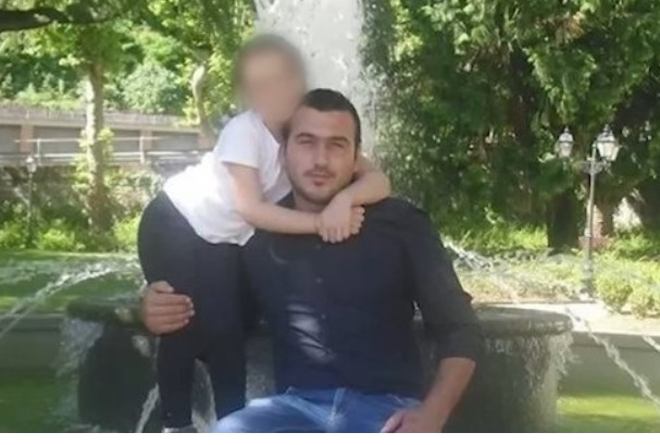 U ekzekutua me 15 plumba një vit më parë/ Arrestohen vrasësit e Elson Kalaverit në Itali
