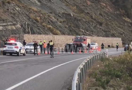 Aksident tragjik në Rrugën e Kombit, përplasen 2 automjete, vdes polici në Mirditë! Disa persona të plagosur