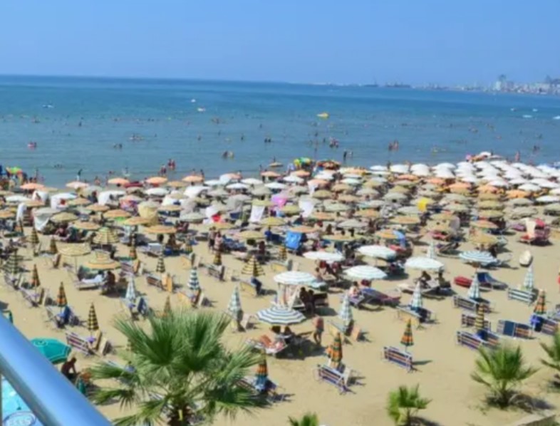 Turisti i revoltuar: 7 ditë te hoteli me gjoja 4 yje në Durrës, kemi ngrënë të njëjtin vakt në mëngjes, drekë dhe darkë! Këta ose s’dinë, ose…