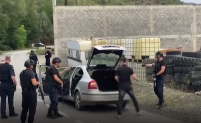 VIDEO/ Policia kryen kontrolle të rrepta në Banjskë të Zveçanit