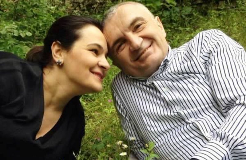 Ilir Meta në arrati, Monika Kryemadhi shet pasuritë dhe zbraz llogaritë për t’i shpëtuar nga sekuestrimi